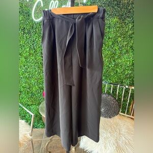 Lululemon wide leg Capri pants